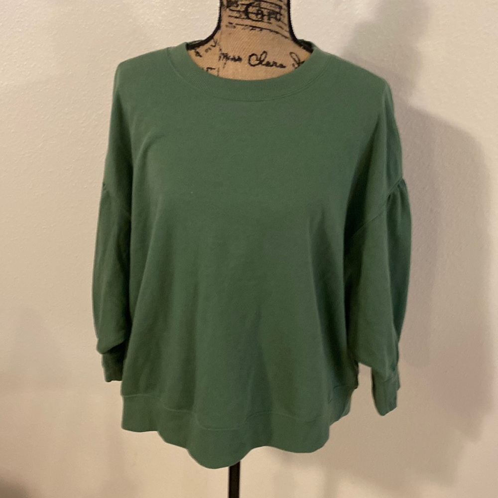 Green 3/4 gathered shoulder sleeve sweatshirt
